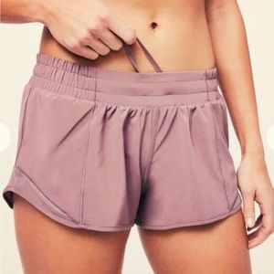 LULULEMON Hotty Hot Low Rise Short Pink Taupe Size 4